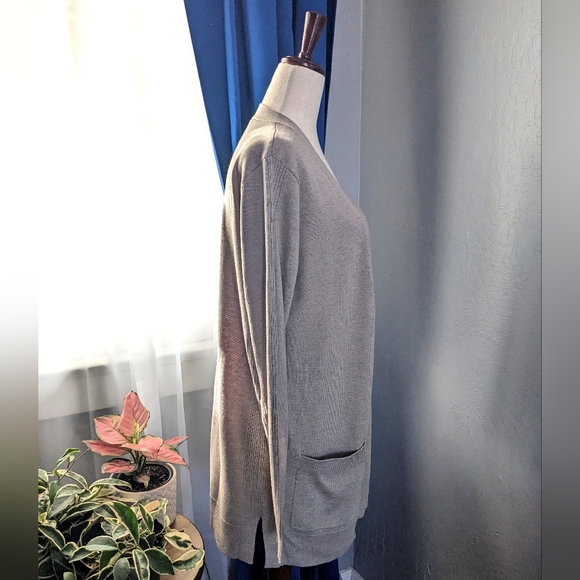 🔴SOLD🔴 Simple knit cardigan NWOT - Picture 4 of 5